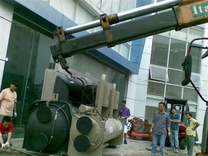 武安市随车吊和汽车吊的核心区别是什么？哪种更省钱？